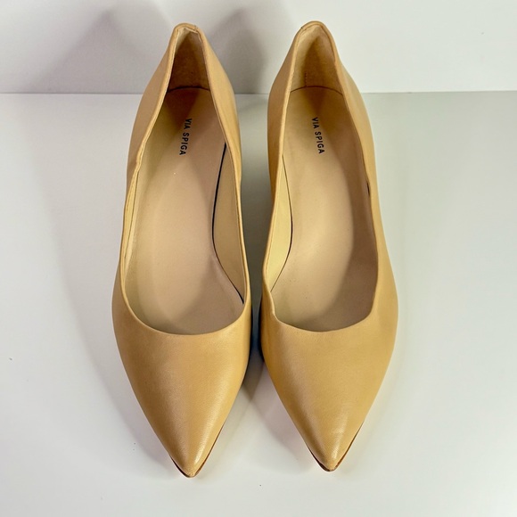 EUC Via Spiga Leather 2 In Block Kitten Heels Pumps Neutral Cream Beige Size 10M - Picture 3 of 10
